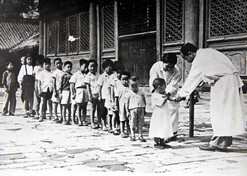 1950年初，位于天壇的中央防疫處（國藥集團中國生物北京生物制品研究所前身）為兒童接種疫苗